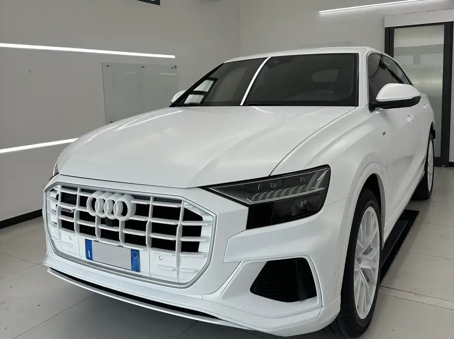 Audi Q8, wrapping Satin White, Play Solution Napoli