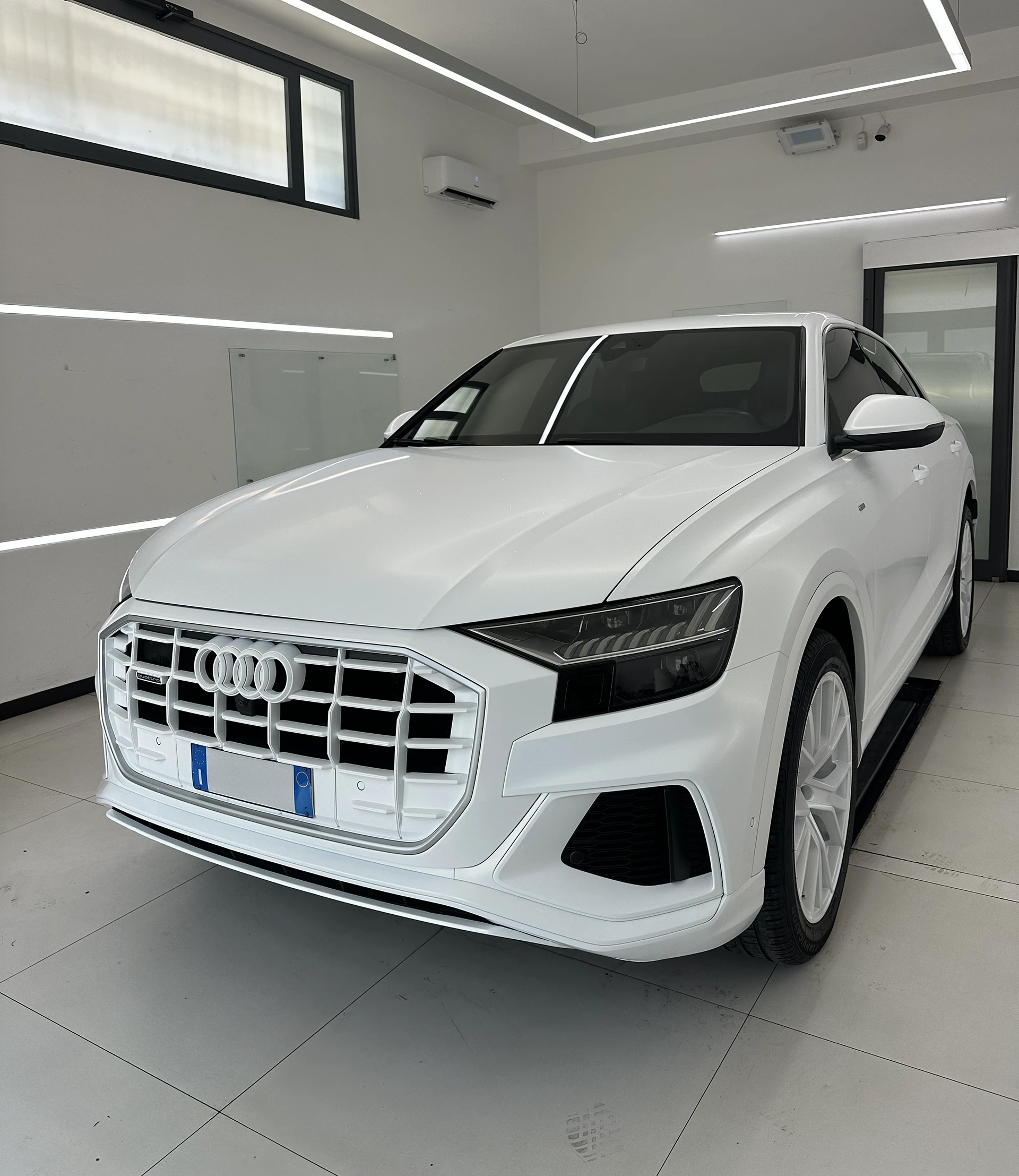 Audi Q8 – Satin White