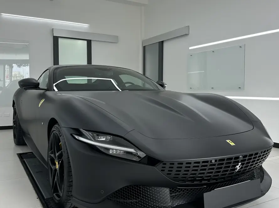 Ferrari Roma, wrapping Ultra Black, Play Solution Napoli