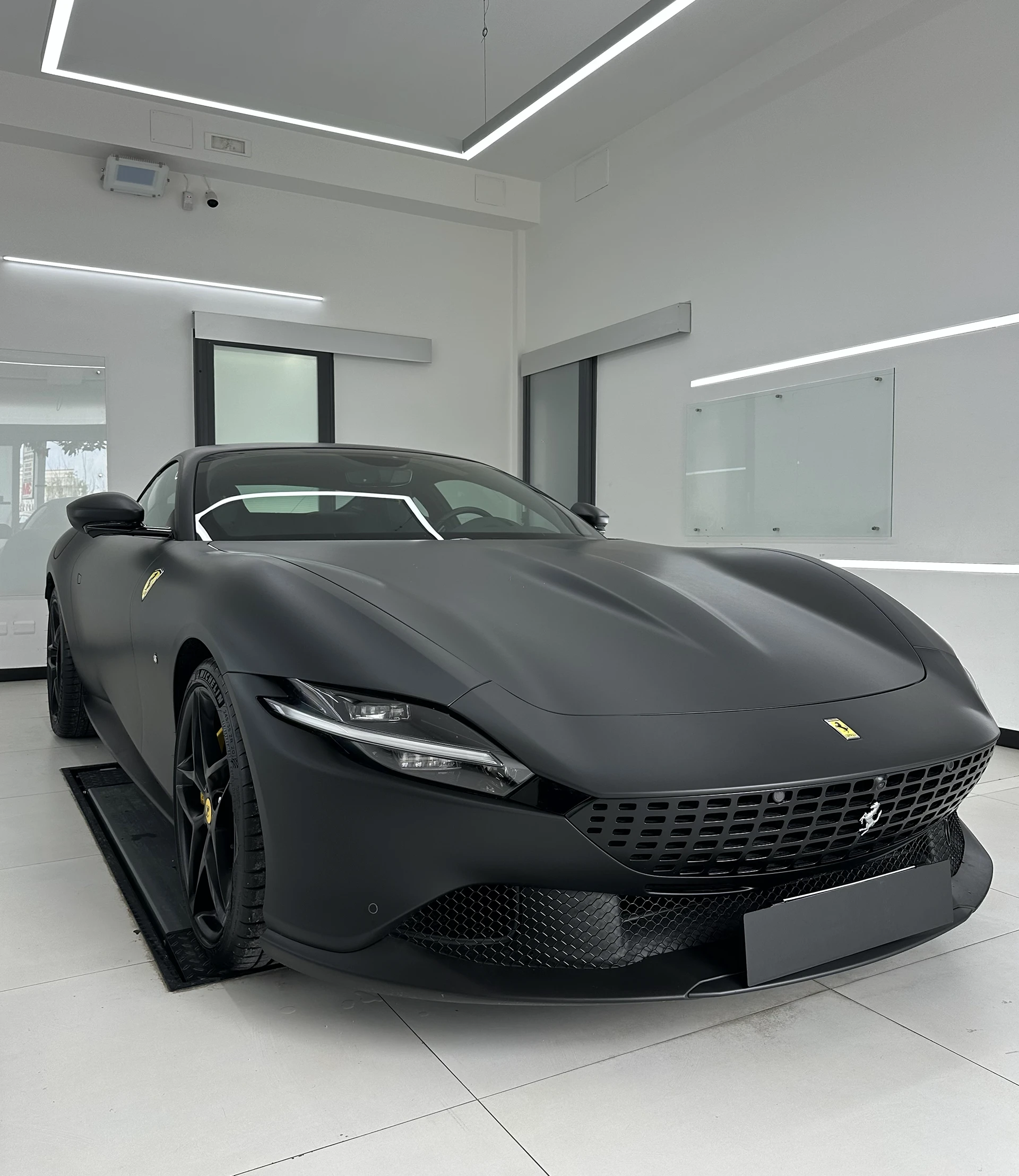 Ferrari Roma – Ultra Black