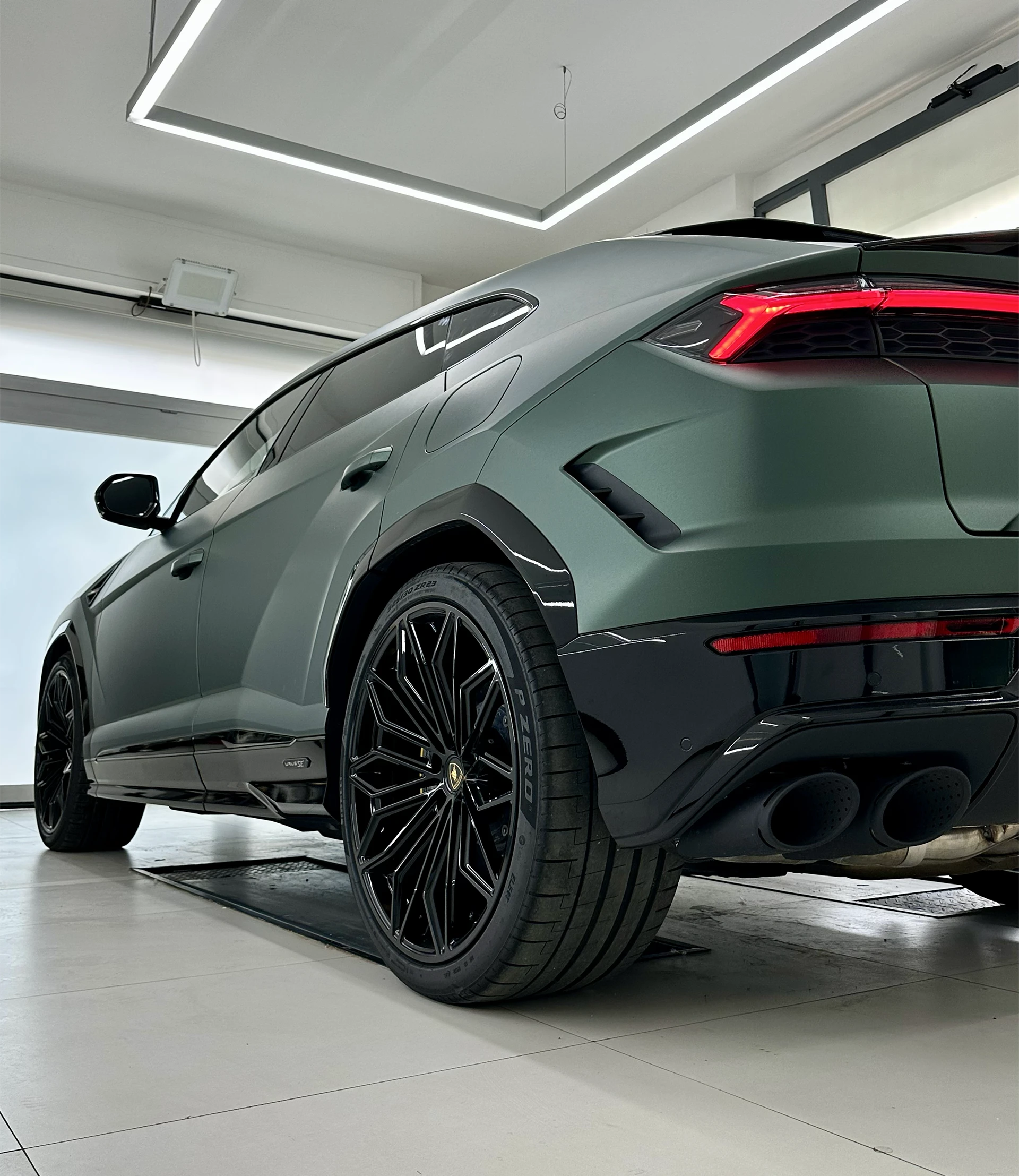 Lamborghini Urus SE  – Eternal Green Metallic